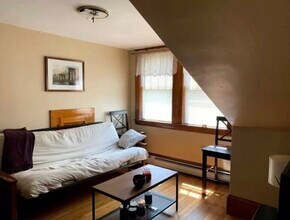 152 Plymouth St-Unit -3 in Bridgewater, MA - Building Photo - Building Photo