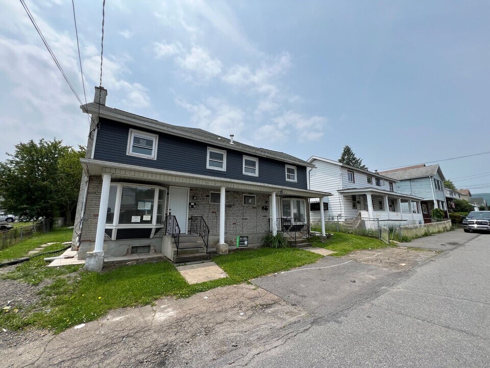 1143 Eynon St in Scranton, PA - Building Photo