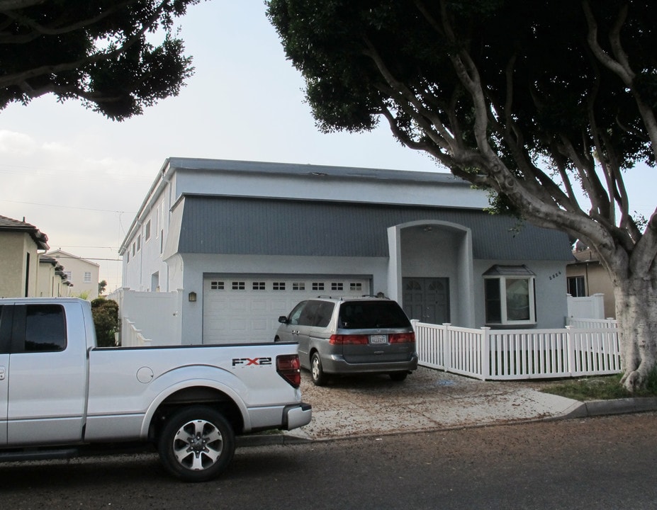 2026 Oak St in Santa Monica, CA - Building Photo