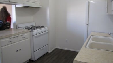 9929 Rosedale Hwy in Bakersfield, CA - Building Photo - Building Photo