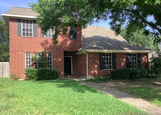 property at 2208 Ridgewood Dr