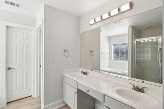 23607 Silver Creek in San Antonio, TX - Foto de edificio - Building Photo