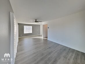 8044 Mercury Skye St in Las Vegas, NV - Foto de edificio - Building Photo