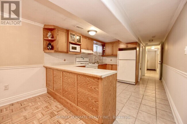 132 Spears St in Toronto, ON - Building Photo - Building Photo