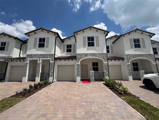 property at 2439 SE 28th St
