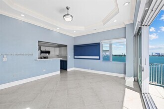 7545 E Treasure Dr in North Bay Village, FL - Building Photo - Building Photo