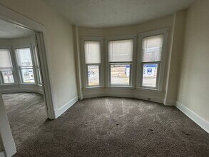 142 N Broad St in Grove City, PA - Building Photo - Building Photo