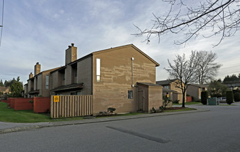 Bainbridge Place in Burnaby, BC - Building Photo - Building Photo