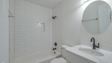 2302 Osage St in Nashville, TN - Foto de edificio - Building Photo