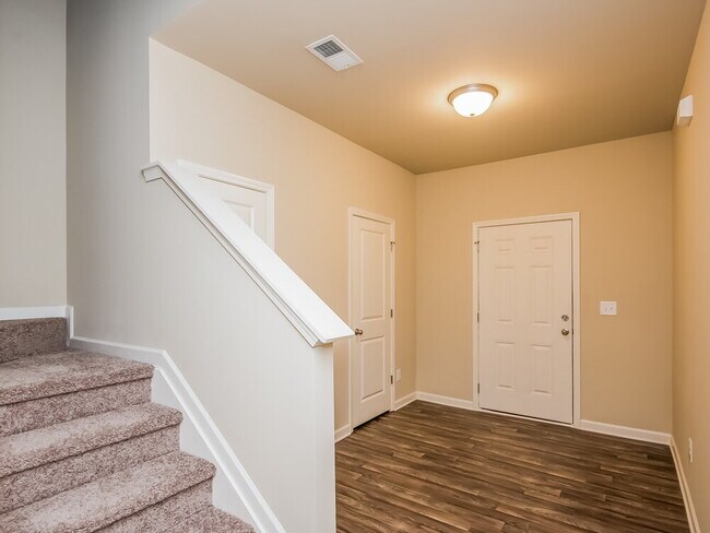 260 Stillwood Dr in Newnan, GA - Building Photo - Building Photo