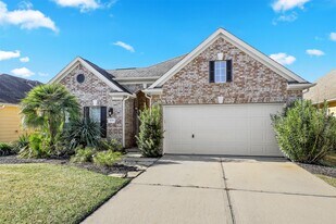 5026 Gulf Stream Ln in Bacliff, TX - Building Photo
