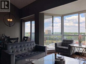 1071 Queens Ave in Oakville, ON - Building Photo - Building Photo