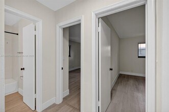 615 NE 26th St in Wilton Manors, FL - Building Photo - Building Photo