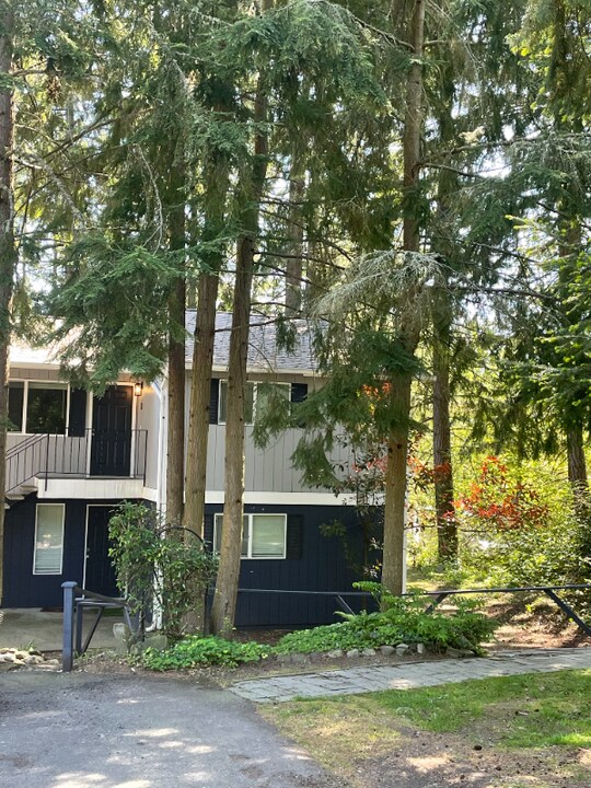 1025 Neil St NE in Olympia, WA - Foto de edificio