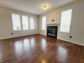 3209 Whitelaw Dr NW in Edmonton, AB - Building Photo - Building Photo