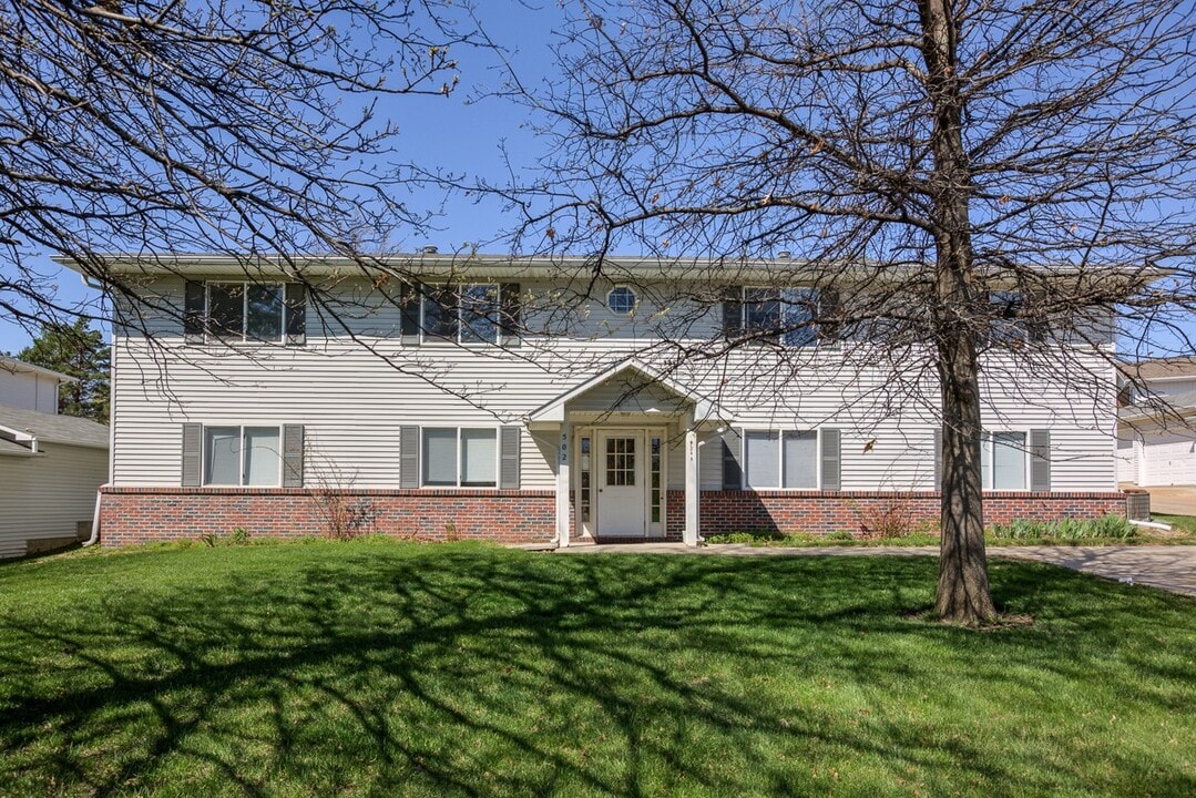 Gretna Oaks in Gretna, NE - Foto de edificio