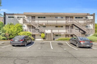 Edgecliff Apartments in Des Moines, WA - Building Photo - Building Photo