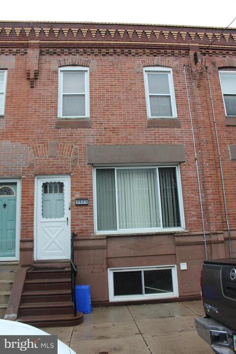 2523 S 12th St in Philadelphia, PA - Building Photo