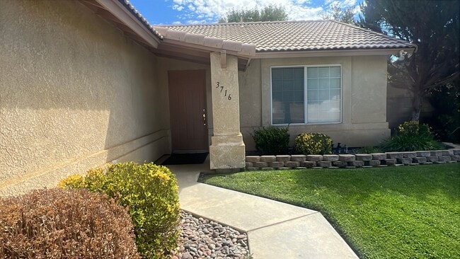3716 Wyandotte Ln in Rosamond, CA - Building Photo - Building Photo