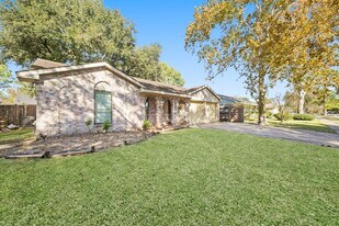 10534 Huntington View Dr in Houston, TX - Building Photo