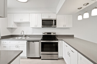 Fernwood Terrace in West Covina, CA - Foto de edificio - Building Photo