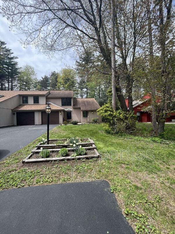 130 Thimbleberry Rd in Ballston Spa, NY - Building Photo - Building Photo