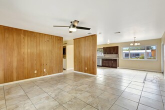 413 SW Kentwood Rd in Port St. Lucie, FL - Foto de edificio - Building Photo