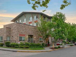 Delano in Redmond, WA - Foto de edificio - Building Photo