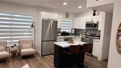 1108 SW 22nd Terrace in Fort Lauderdale, FL - Building Photo - Building Photo