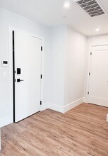 1000 Washington St, Unit 201 in Dedham, MA - Foto de edificio - Building Photo