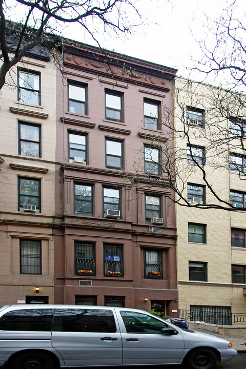 18 W 87th St in New York, NY - Building Photo