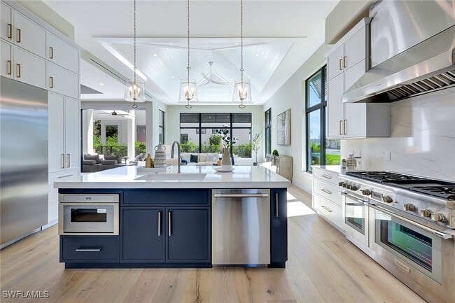 10720 Vanderbilt Dr in Naples, FL - Building Photo - Building Photo
