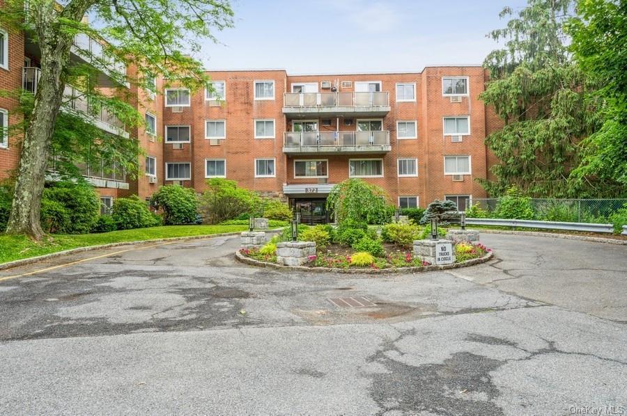 370 Central Park Ave-Unit -4R in Scarsdale, NY - Building Photo