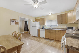 435 Lauer Rd, Unit B in Poughkeepsie, NY - Building Photo - Building Photo
