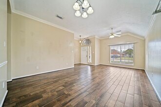 7530 Alderly Dr in Spring, TX - Foto de edificio - Building Photo