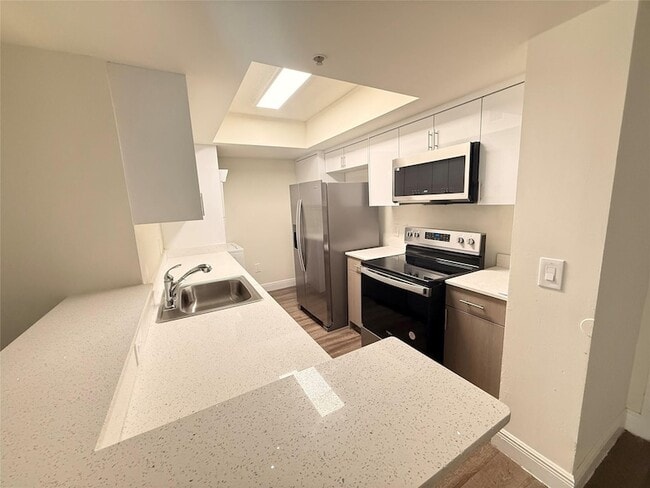 18335 NW 68th Ave, Unit 245-308 in Hialeah, FL - Building Photo - Building Photo