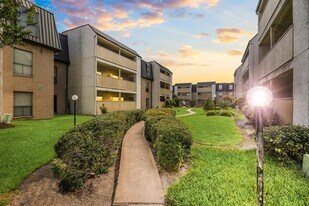 8517 Hearth Dr in Houston, TX - Building Photo