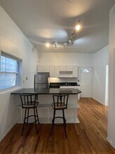 2321 W Belmont Ave, Unit 1R in Chicago, IL - Foto de edificio - Building Photo