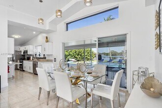 2541 NE 195th St in Miami, FL - Building Photo - Building Photo