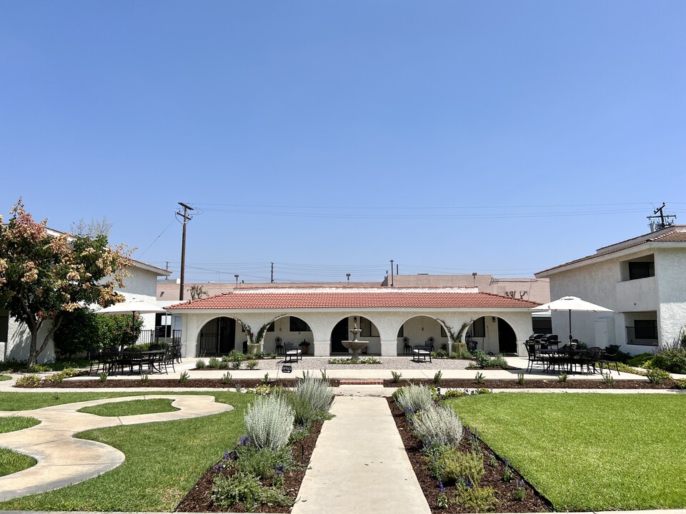 La Casa Brea Apartments in Brea, CA - Building Photo