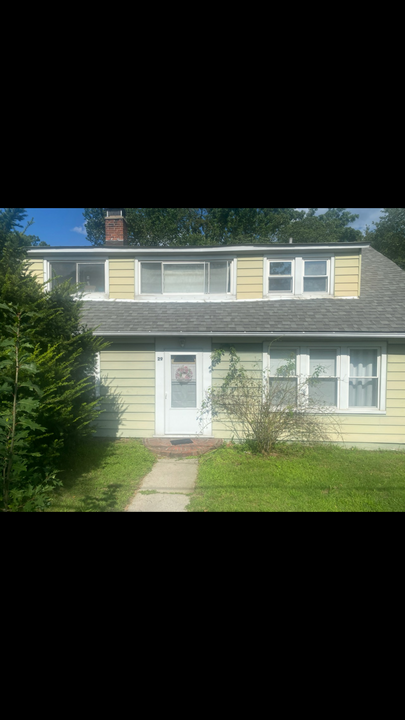 29 Morris St, Unit 2nd Floor in Danbury, CT - Building Photo