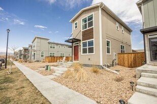 Charming 2 bed 2.5 bath newer Paired Home in Berthoud, CO - Building Photo