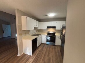 6241 Rolling Fork Rd in North Charleston, SC - Building Photo - Building Photo