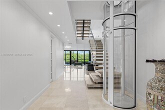 6124 Paradise Point Dr in Palmetto Bay, FL - Building Photo - Building Photo