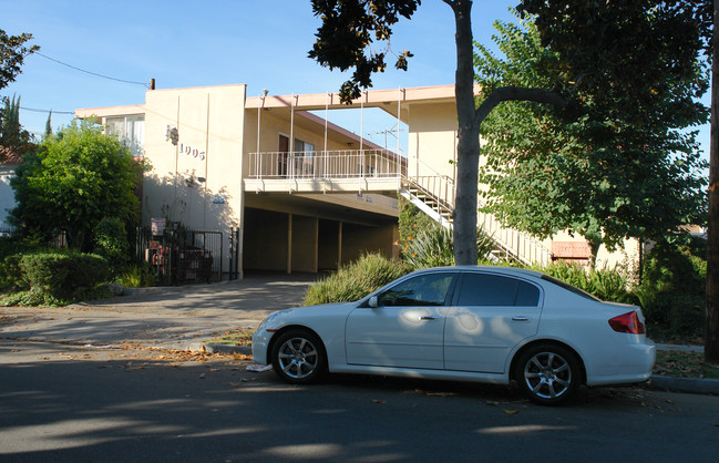 1005 E Garfield Ave in Glendale, CA - Building Photo - Building Photo