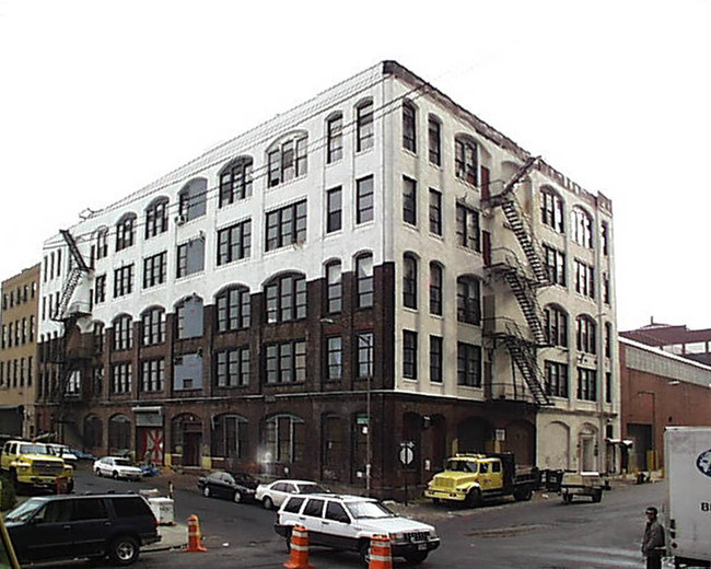 Dumbo in Brooklyn, NY - Foto de edificio - Building Photo