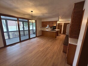 1511 Hillcrest Ct in Bettendorf, IA - Building Photo - Building Photo