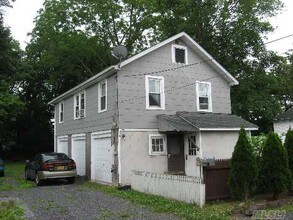 48 Arnold Ave in West Babylon, NY - Building Photo - Building Photo