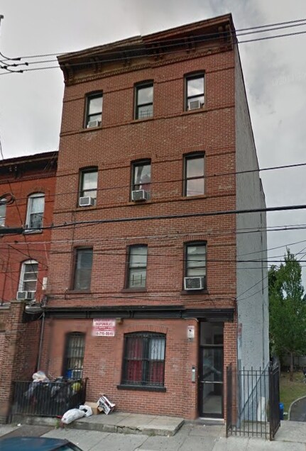 169 Oak St