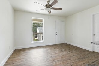 210 Centerville St NE, Unit 1 in Denham Springs, LA - Building Photo - Building Photo